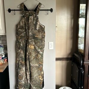 CE Schmidt Realtree insulated overalls. Size child’s L
